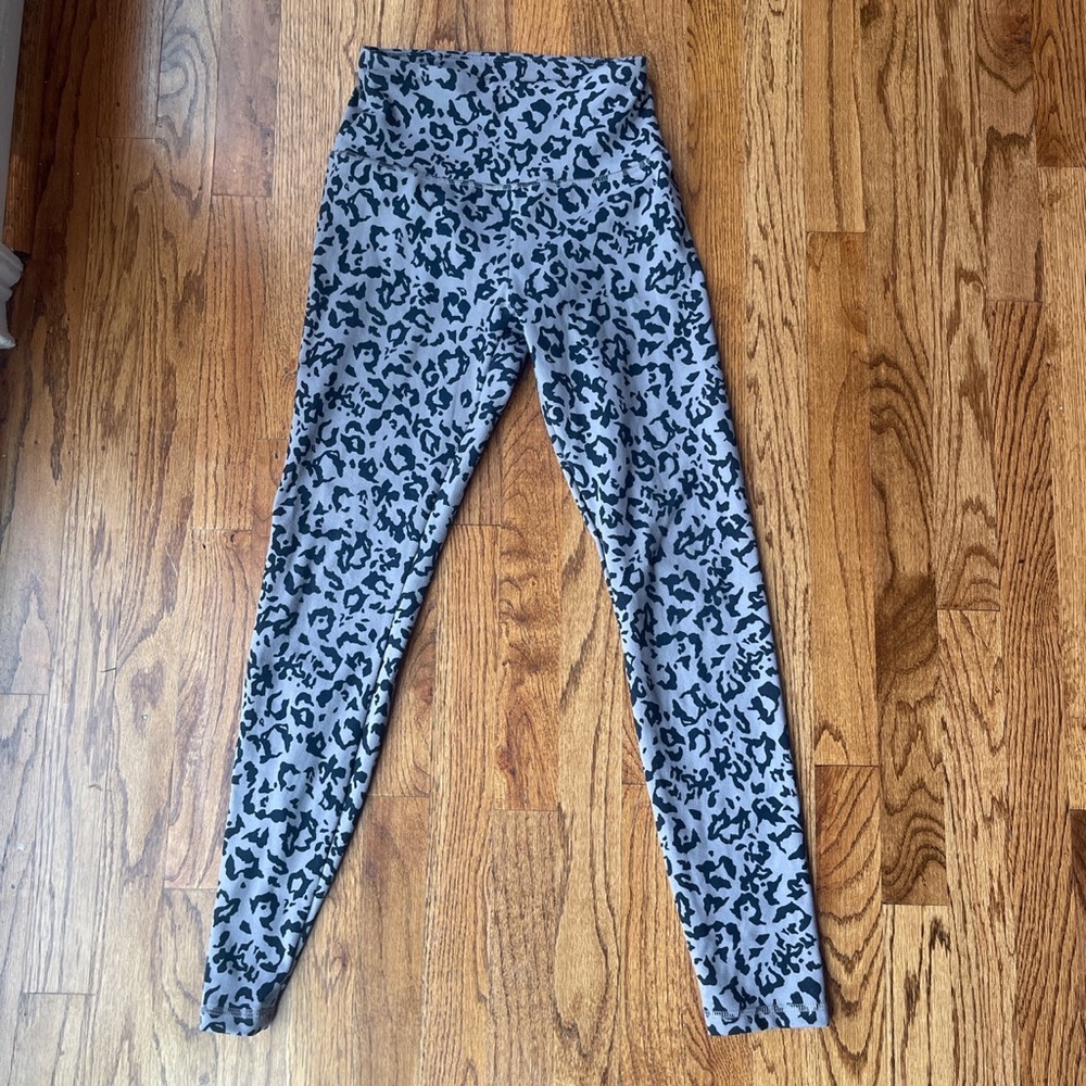 Grey/purple leopard print leggings